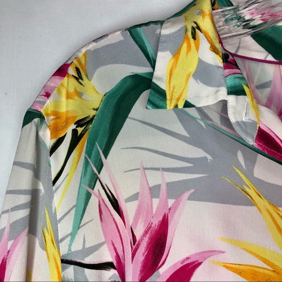 TOMMY BAHAMA 100% Silk Pink/Green/Yellow/Gray Tropical Floral Button Down Blouse - Picture 3 of 16